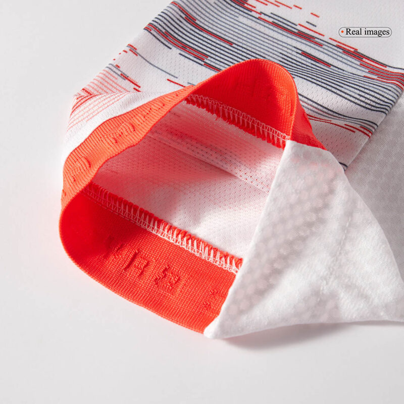 586689_12 バイエルンミュンヘン アウェイ サッカーユニフォーム オーセンティック 2025/26