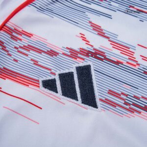 590477_10 バイエルンミュンヘン アウェイ サッカーユニフォーム キット 2025/26 キッズ 上下セット