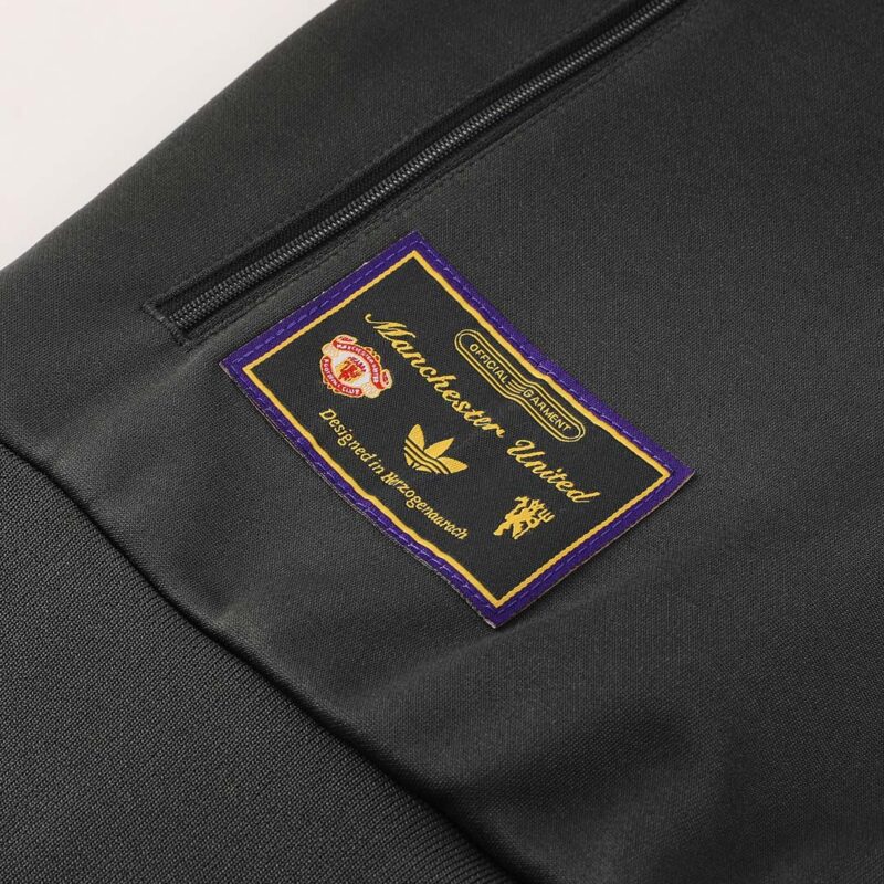 Manchester United Training Kit 2025/26 - Black (Jacket+Pants)